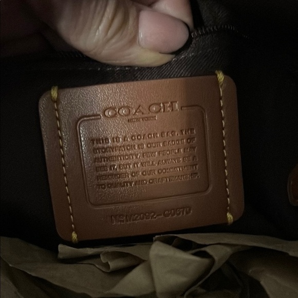 COACH Dalton Shoulder Bag. - Picture 4 of 10